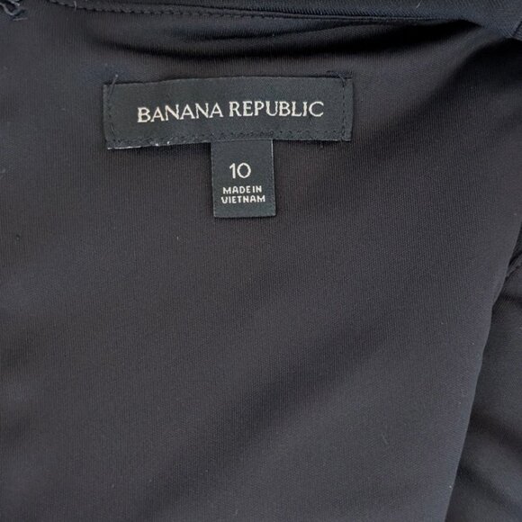 Banana Republic Wrinkle-Resistant Flounced Black Sheath Dress Sz 10 - Picture 6 of 6